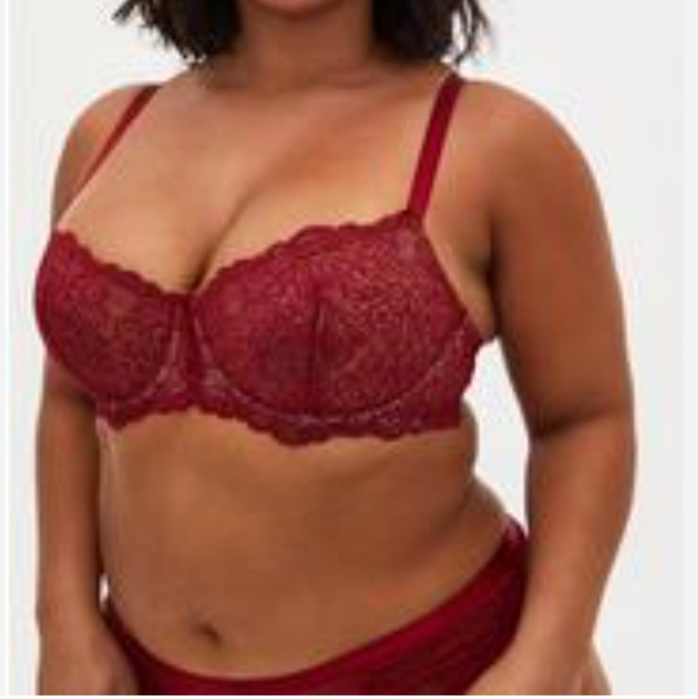 46DD size Torrid Unlined Red Lace Underwire bra pretty! 💋